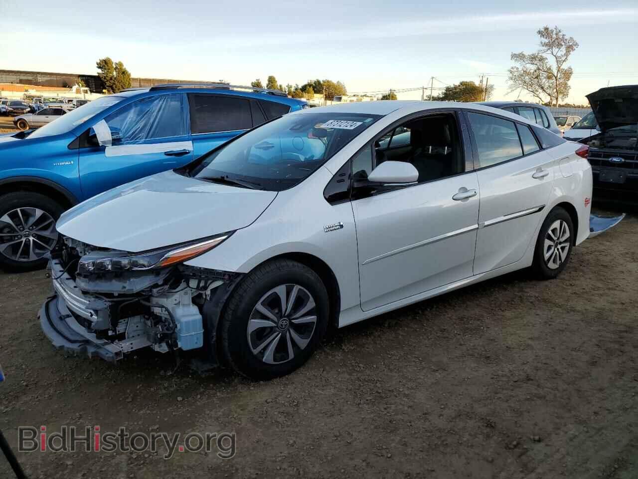 Фотография JTDKARFP2H3035003 - TOYOTA PRIUS 2017