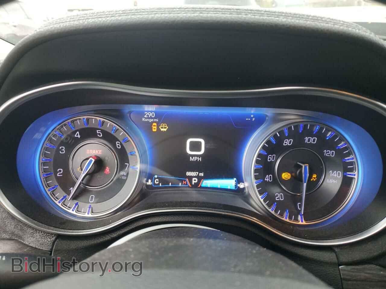 2018 CHRYSLER 300 - VIN: 2C3CCAAG0JH275228 - Фото 9