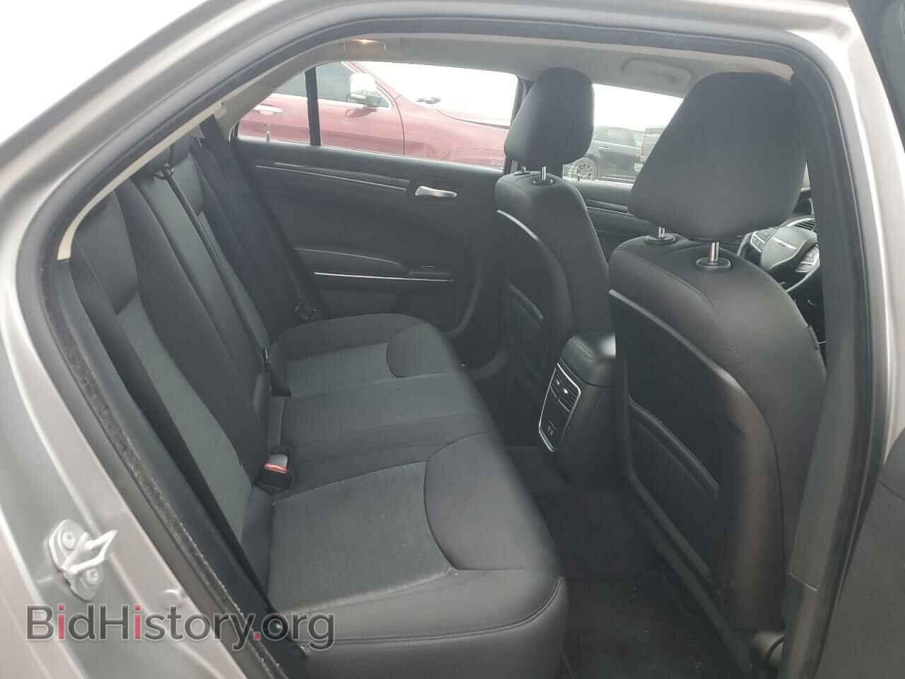 2018 CHRYSLER 300 - VIN: 2C3CCAAG0JH275228 - Фото 10