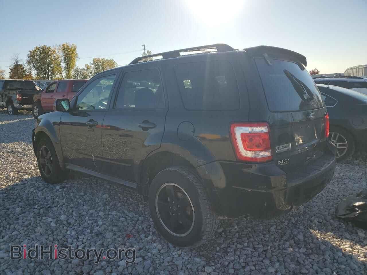 2011 FORD ESCAPE - VIN: 1FMCU0D77BKB67824 - Фото 2