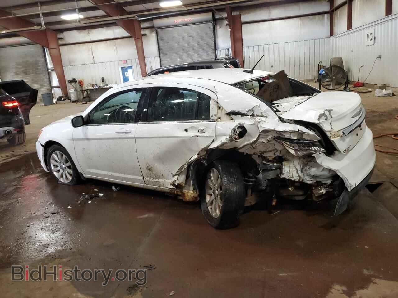 2013 CHRYSLER 200 - VIN: 1C3CCBBBXDN500064 - Фото 2