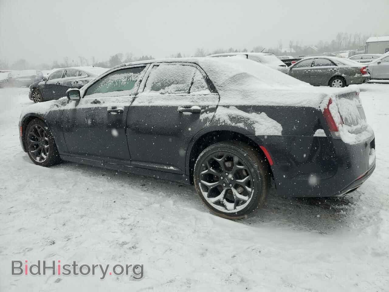 2019 CHRYSLER 300 - VIN: 2C3CCABG2KH516609 - Фото 2
