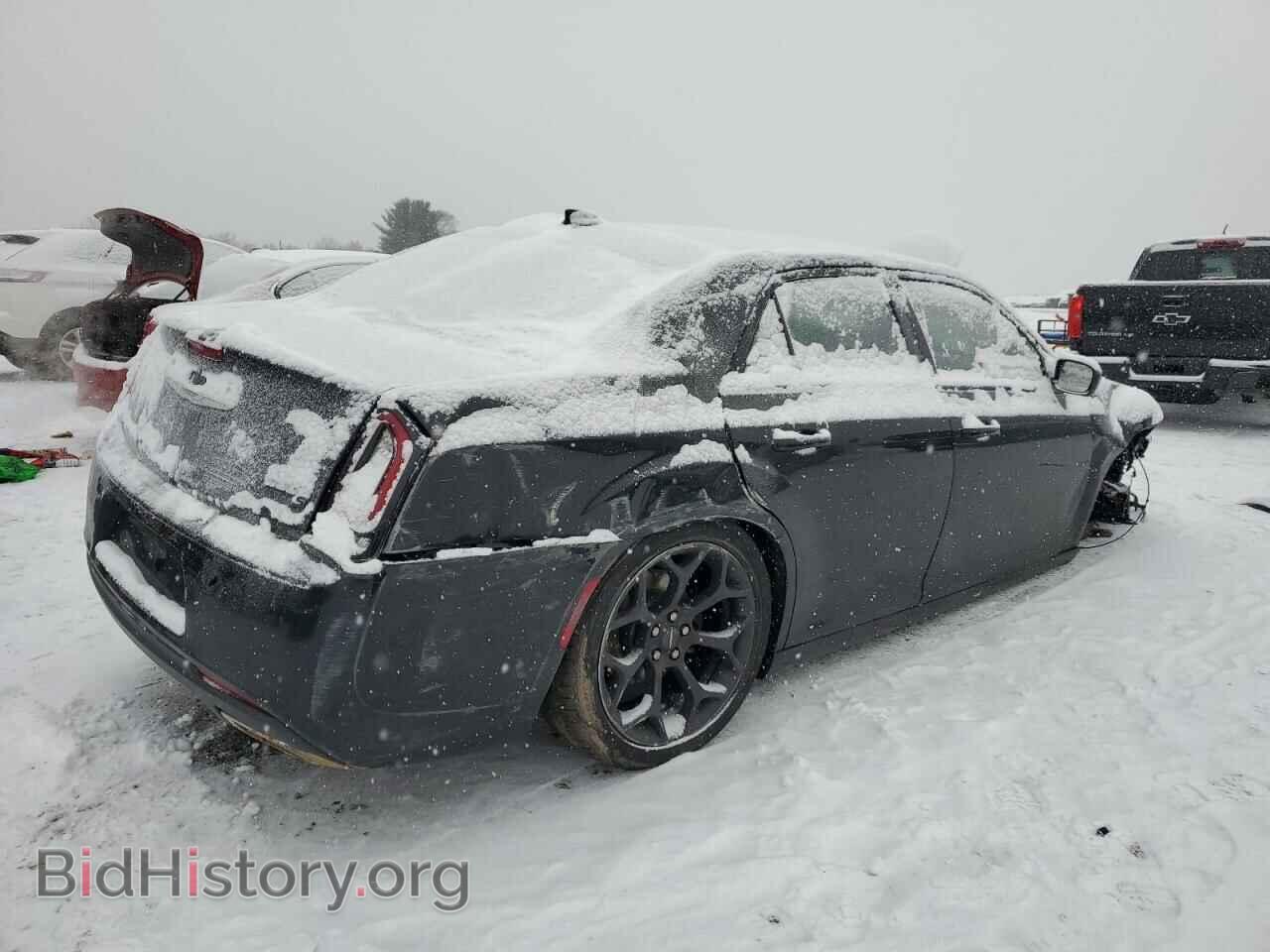 2019 CHRYSLER 300 - VIN: 2C3CCABG2KH516609 - Фото 3