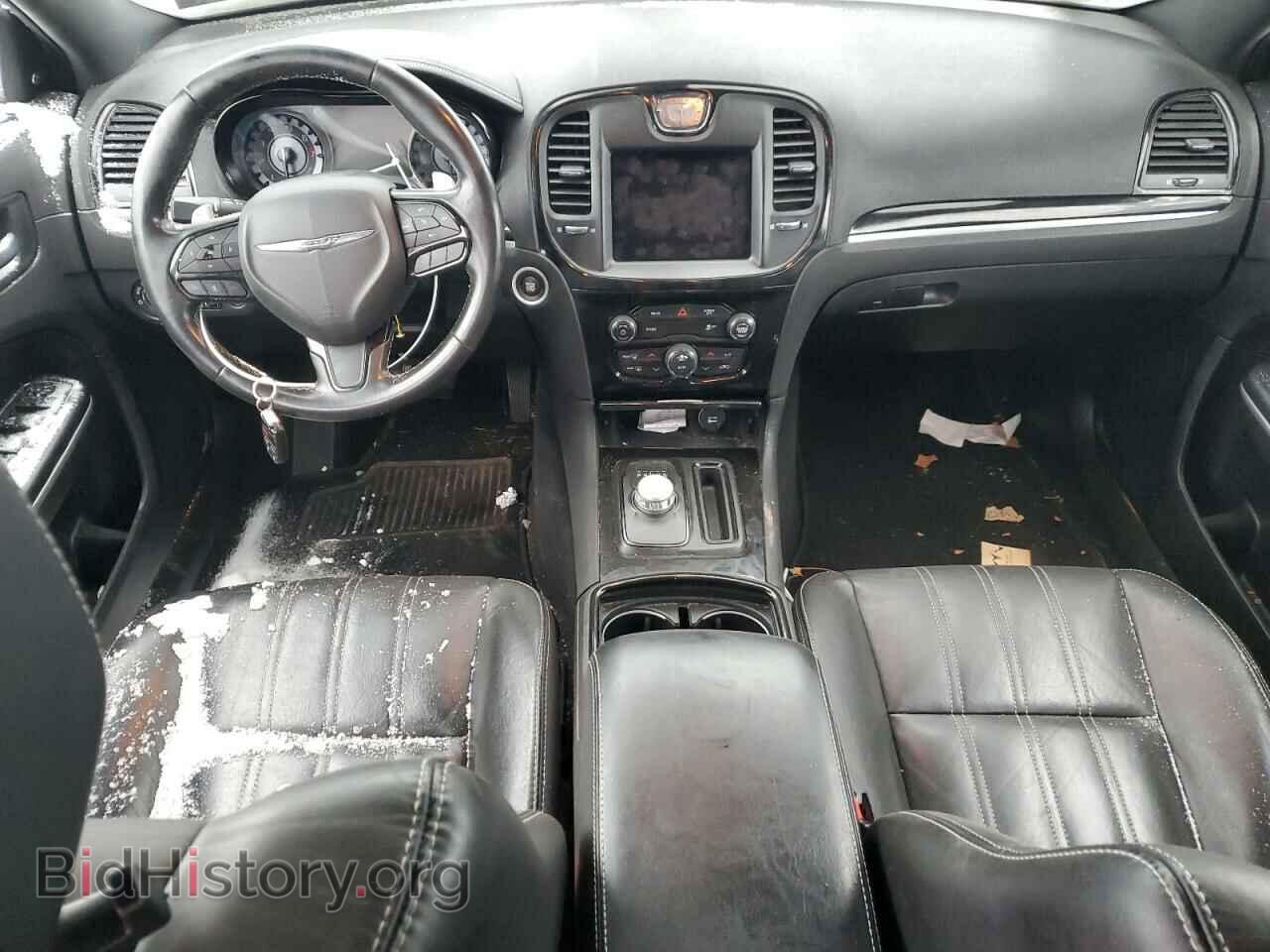 2019 CHRYSLER 300 - VIN: 2C3CCABG2KH516609 - Фото 8