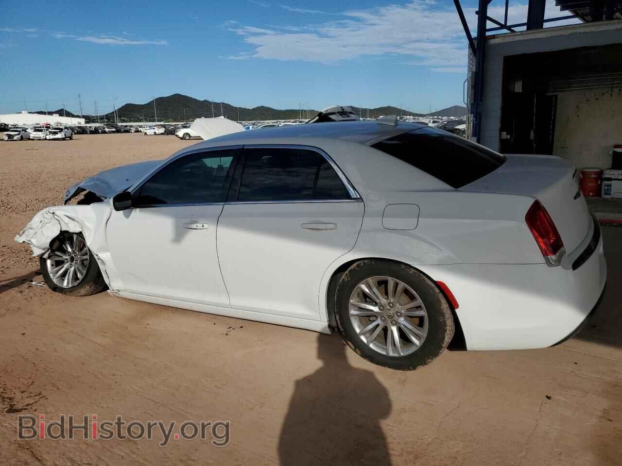 2017 CHRYSLER 300 - VIN: 2C3CCAAG4HH609948 - Фото 2