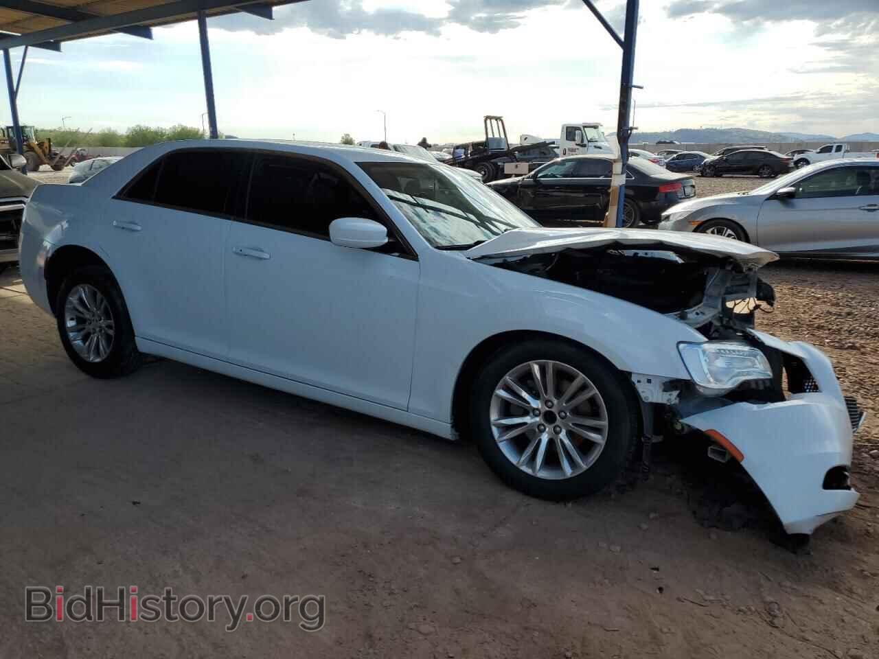 2017 CHRYSLER 300 - VIN: 2C3CCAAG4HH609948 - Фото 4