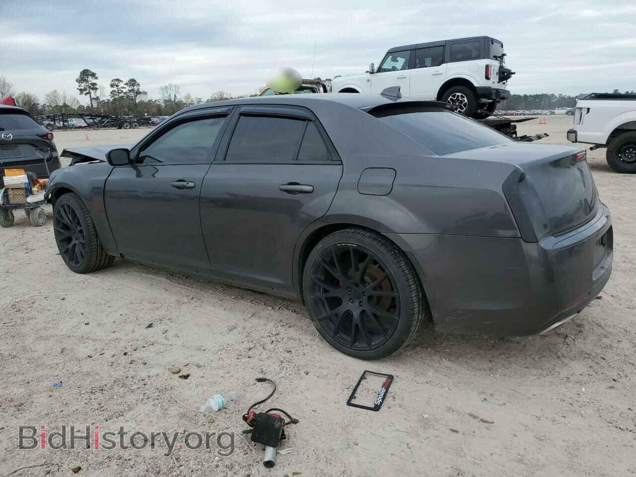 2019 CHRYSLER 300 - VIN: 2C3CCABGXKH697524 - Фото 2