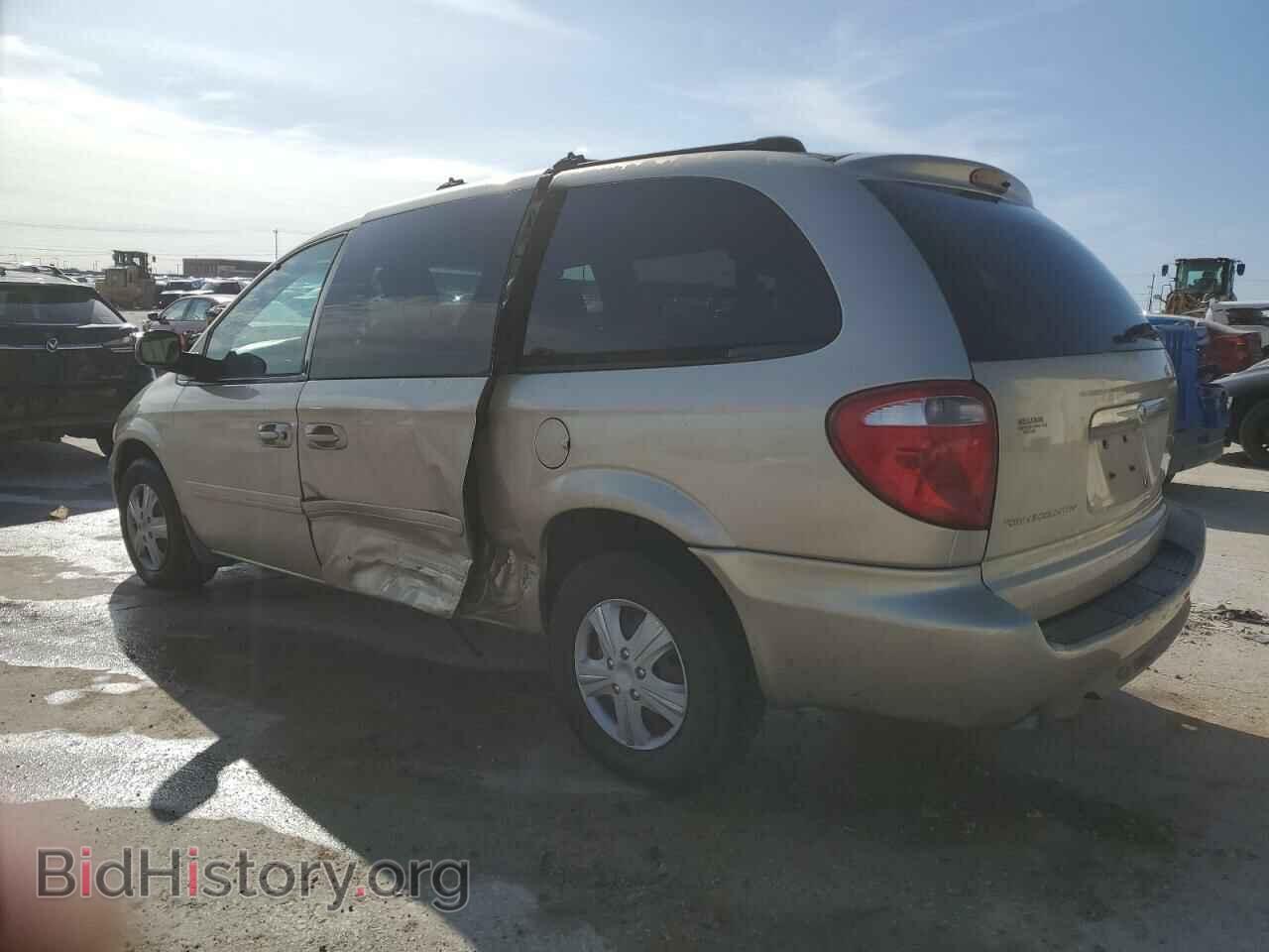 2005 CHRYSLER MINIVAN - VIN: 2C4GP44RX5R155002 - Photo 2