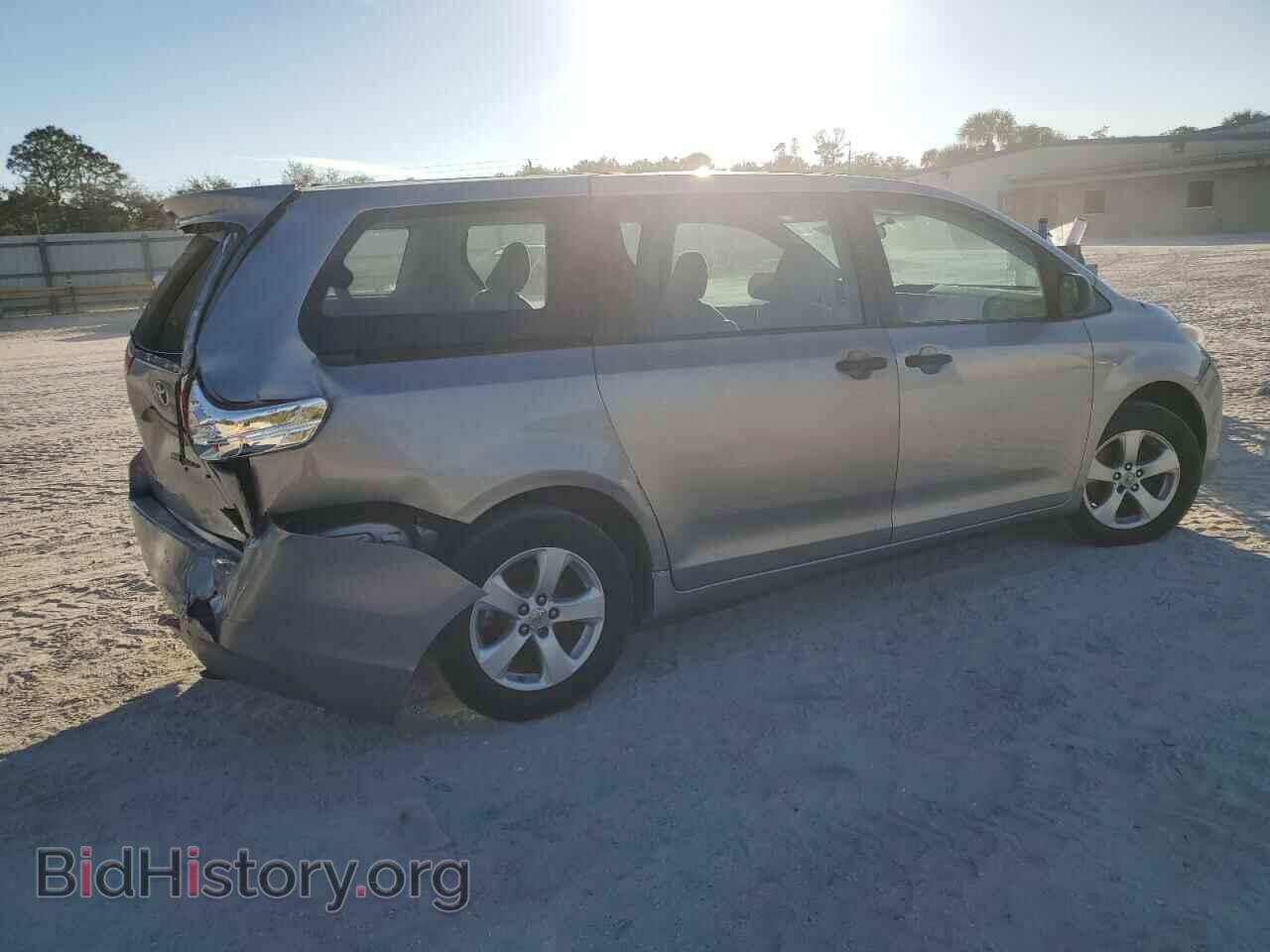 2012 TOYOTA SIENNA - VIN: 5TDKA3DC6CS012408 - Фото 3