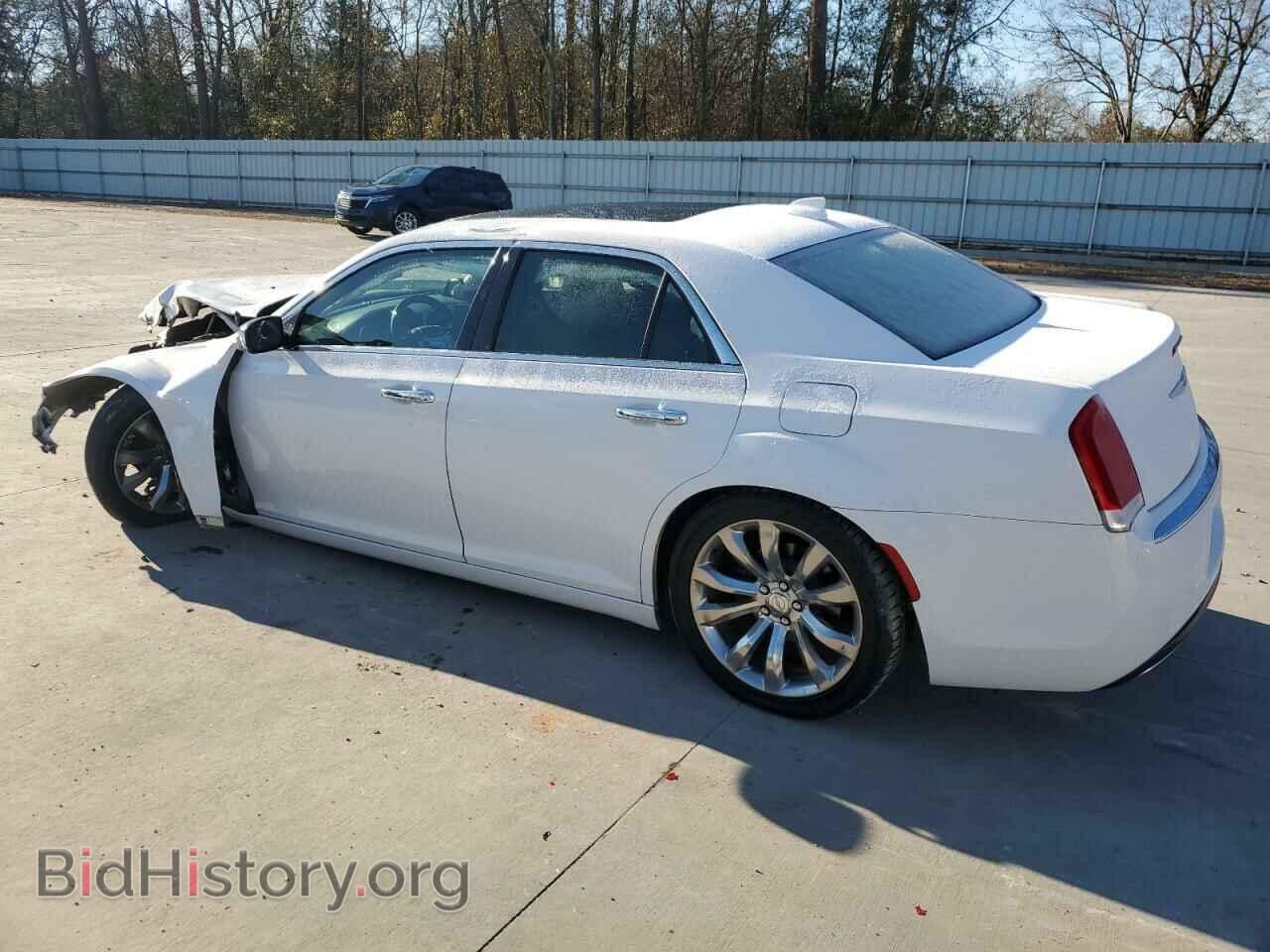 2019 CHRYSLER 300 - VIN: 2C3CCAEG5KH585788 - Фото 2