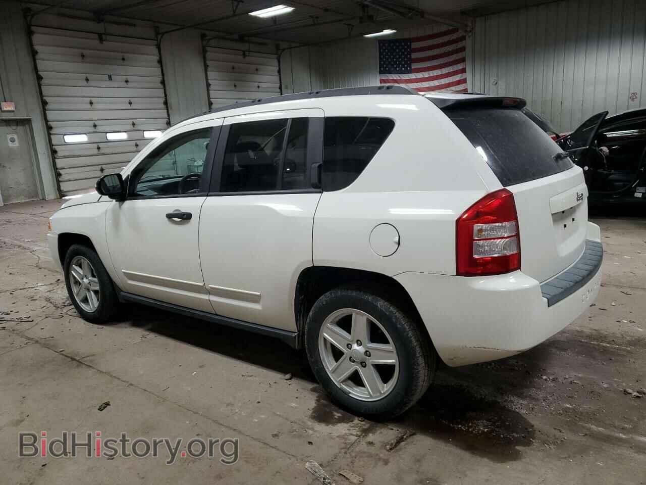 2008 JEEP COMPASS - VIN: 1J8FT47W88D781320 - Фото 2