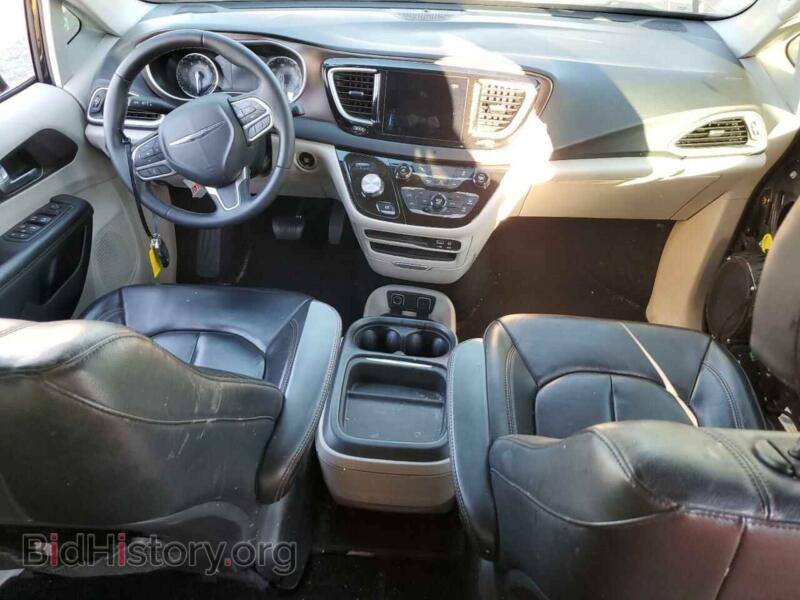 2017 Chrysler PACIFICA (VIN 2C4RC1BG0HR609055) — photo 8 of 13