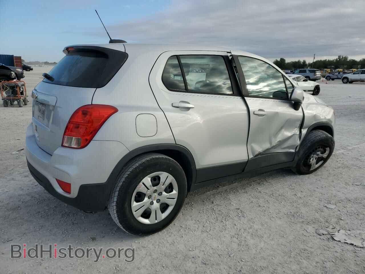 2018 CHEVROLET TRAX - VIN: 3GNCJKSB8JL171479 - Фото 3