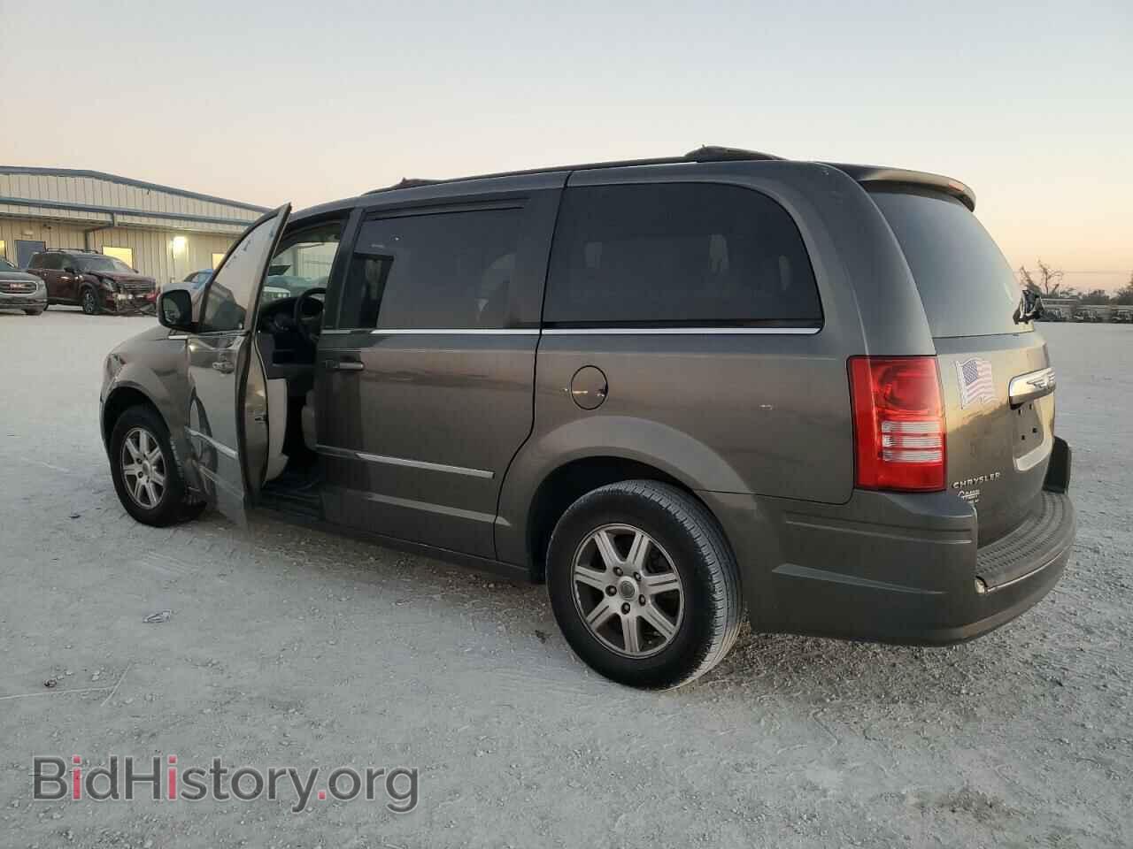 2010 CHRYSLER MINIVAN - VIN: 2A4RR8D17AR415025 - Photo 2