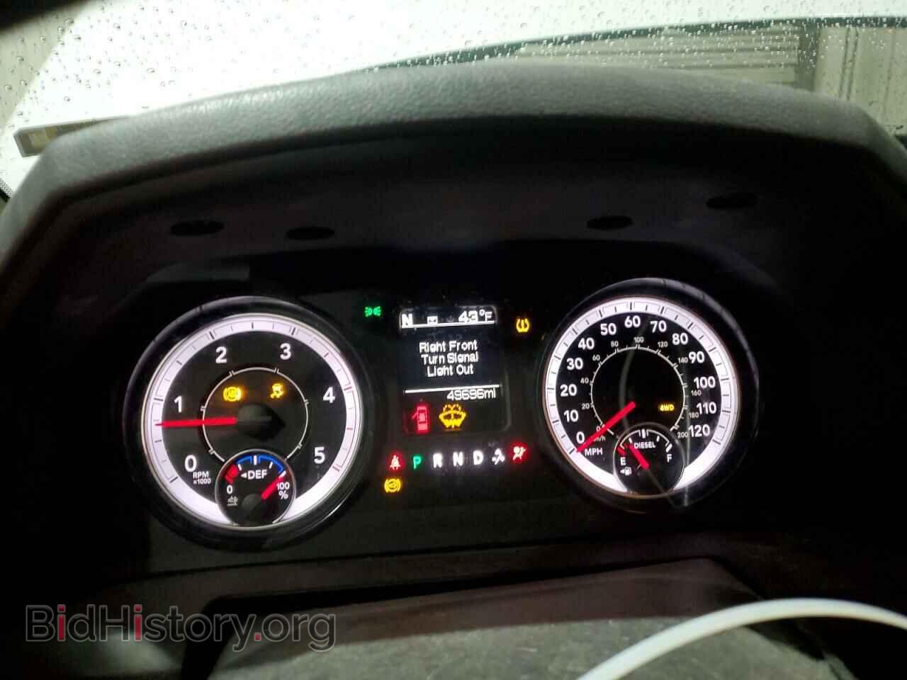 2018 RAM All Models - VIN: 3C6UR5CL0JG349433 - Photo 9