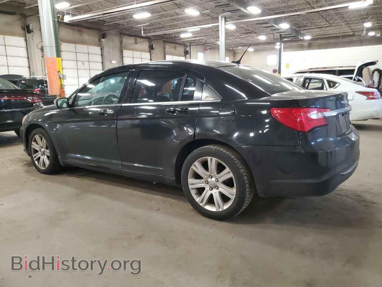 2013 CHRYSLER 200 - VIN: 1C3CCBAB3DN761358 - Фото 2