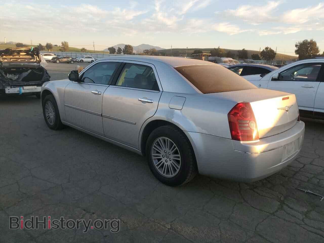 2010 CHRYSLER 300 - VIN: 2C3CA5CV7AH212975 - Фото 2
