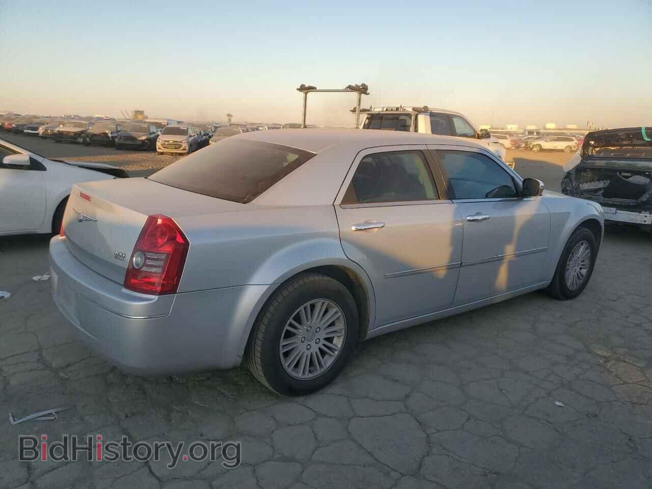 2010 CHRYSLER 300 - VIN: 2C3CA5CV7AH212975 - Фото 3