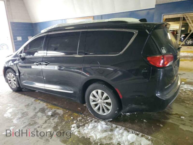 2017 Chrysler PACIFICA (VIN 2C4RC1BG3HR734311) — photo 2 of 13