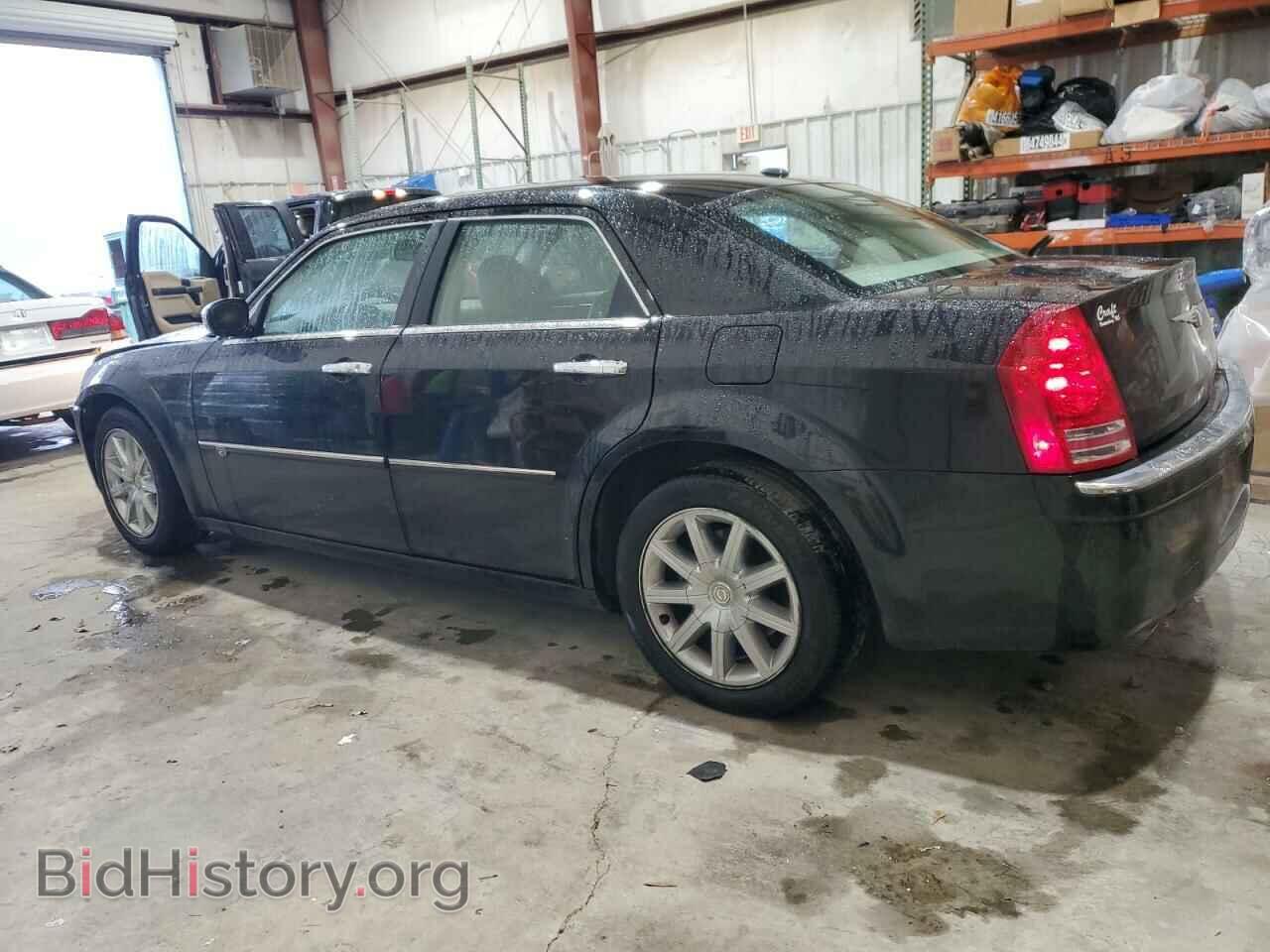 2010 CHRYSLER 300 - VIN: 2C3CA6CT0AH199894 - Фото 2