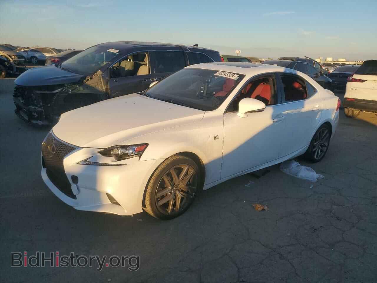 Photo JTHBE1D22G5028504 - LEXUS IS 2016