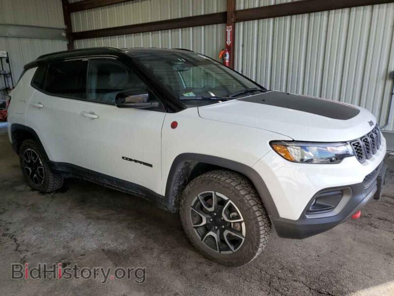 2024 Jeep COMPASS (VIN 3C4NJDDN8RT144699) — photo 4 of 13