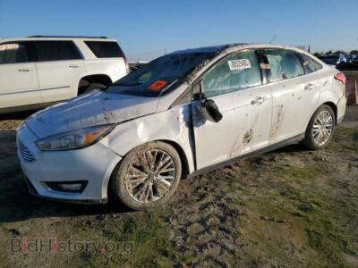 2017 Ford FOCUS Titanium, white — VIN 1FADP3J25HL260716, Copart