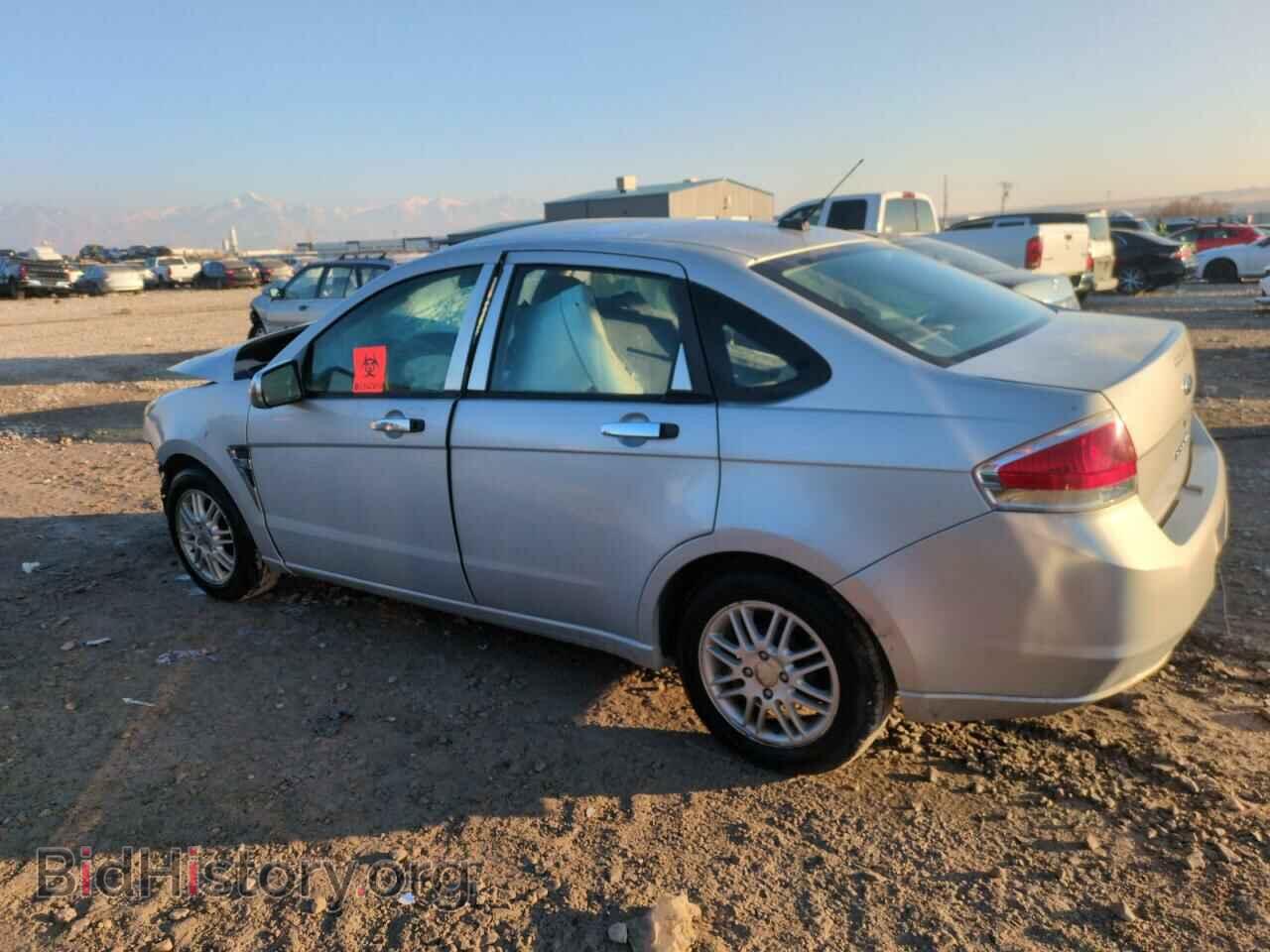 2008 FORD FOCUS - VIN: 1FAHP35N78W172108 - Фото 2