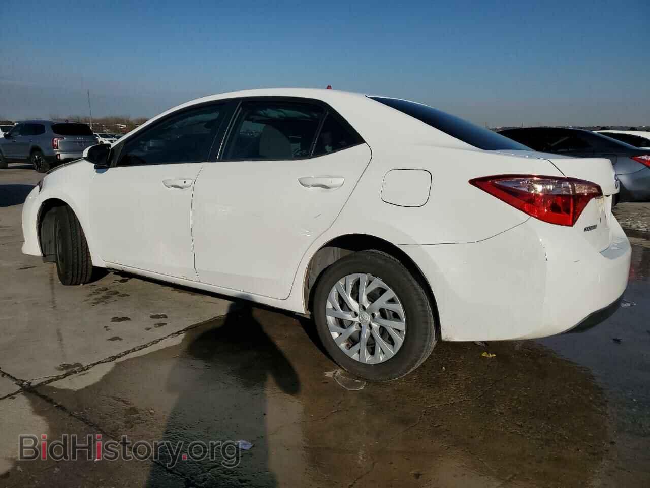 2018 TOYOTA COROLLA - VIN: 5YFBURHE2JP762898 - Фото 2