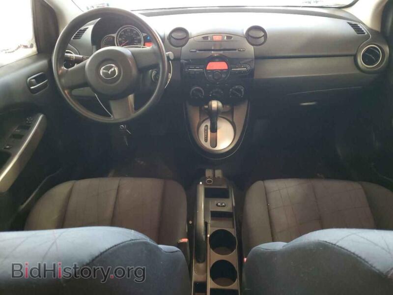 2011 Mazda 2 (VIN JM1DE1HZ3B0109504) — фото 8 из 13