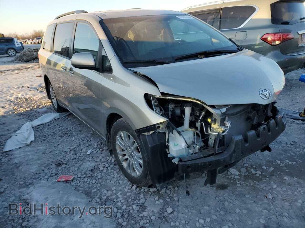 2017 TOYOTA All Models - VIN: 5TDYZ3DC4HS816989 - Фото 4