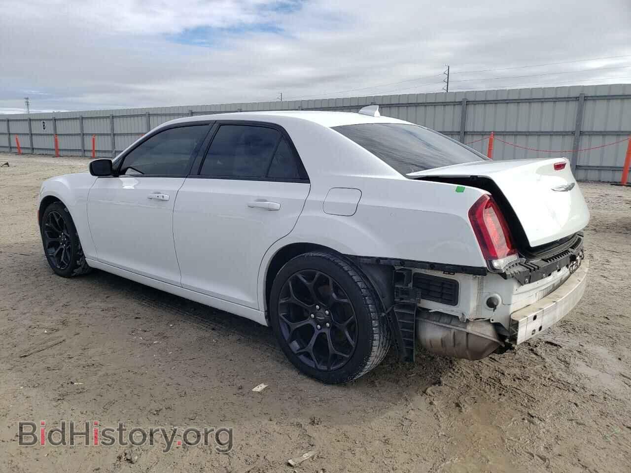 2019 CHRYSLER 300 - VIN: 2C3CCABG3KH589732 - Photo 2