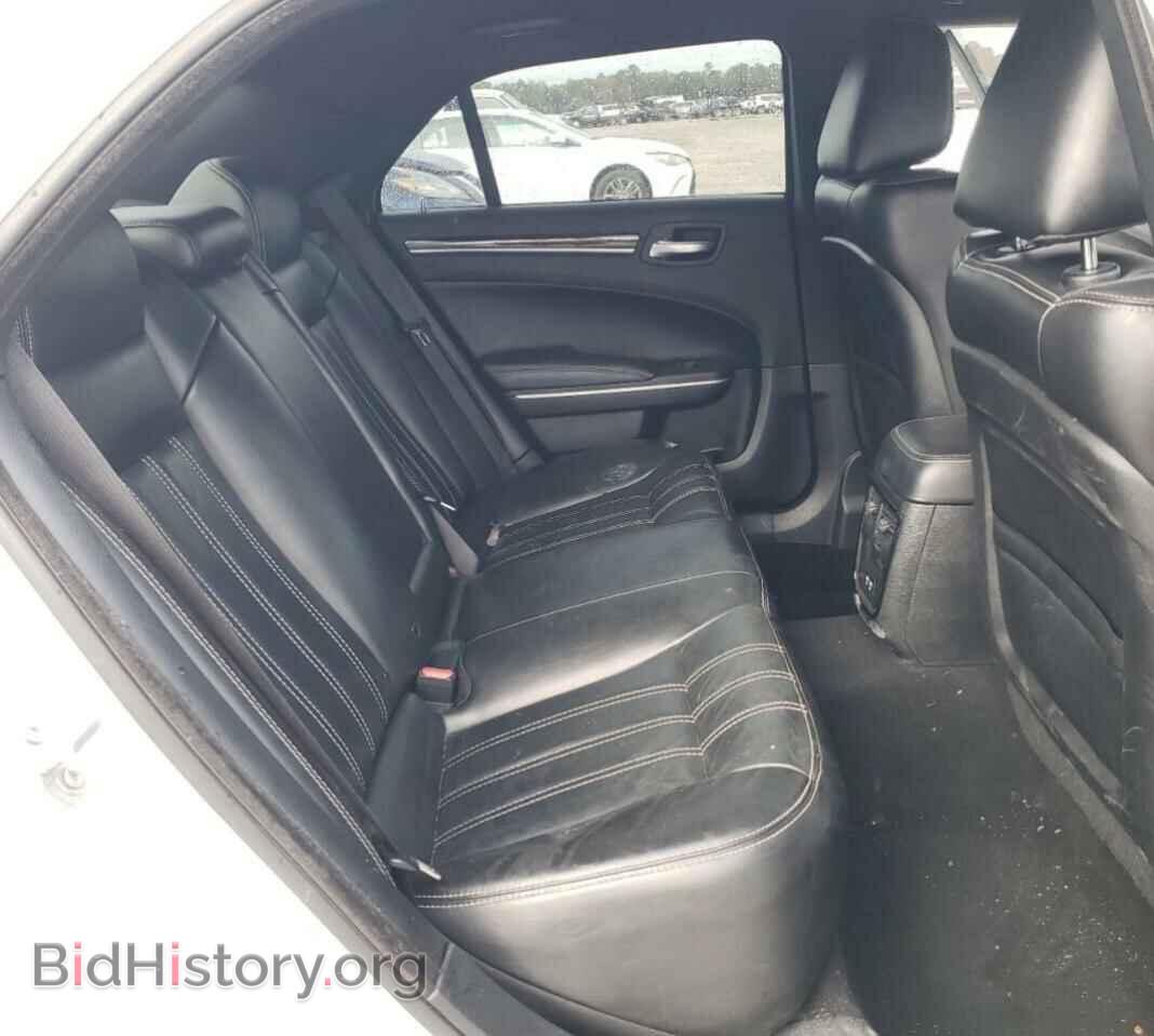 2019 CHRYSLER 300 - VIN: 2C3CCABG3KH589732 - Photo 10