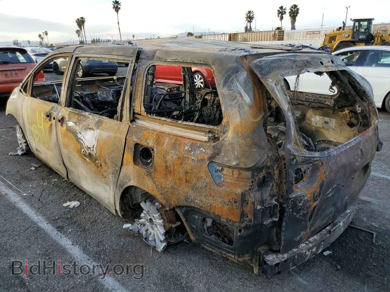 2012 TOYOTA All Models - VIN: 5TDYK3DC4CS235070 - Фото 2