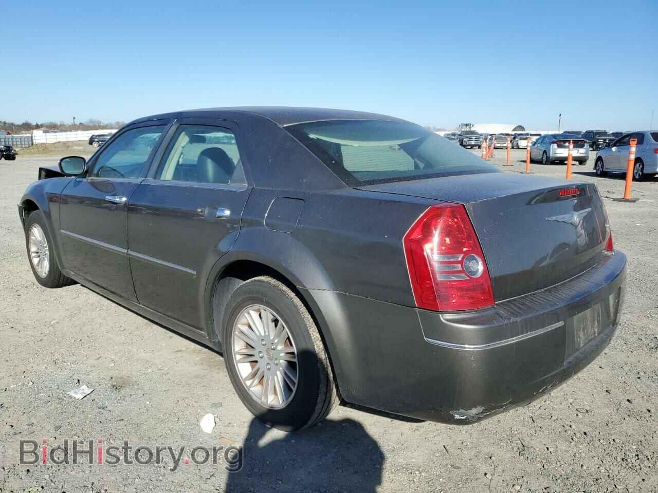 2010 CHRYSLER 300 - VIN: 2C3CA5CV2AH221194 - Фото 2