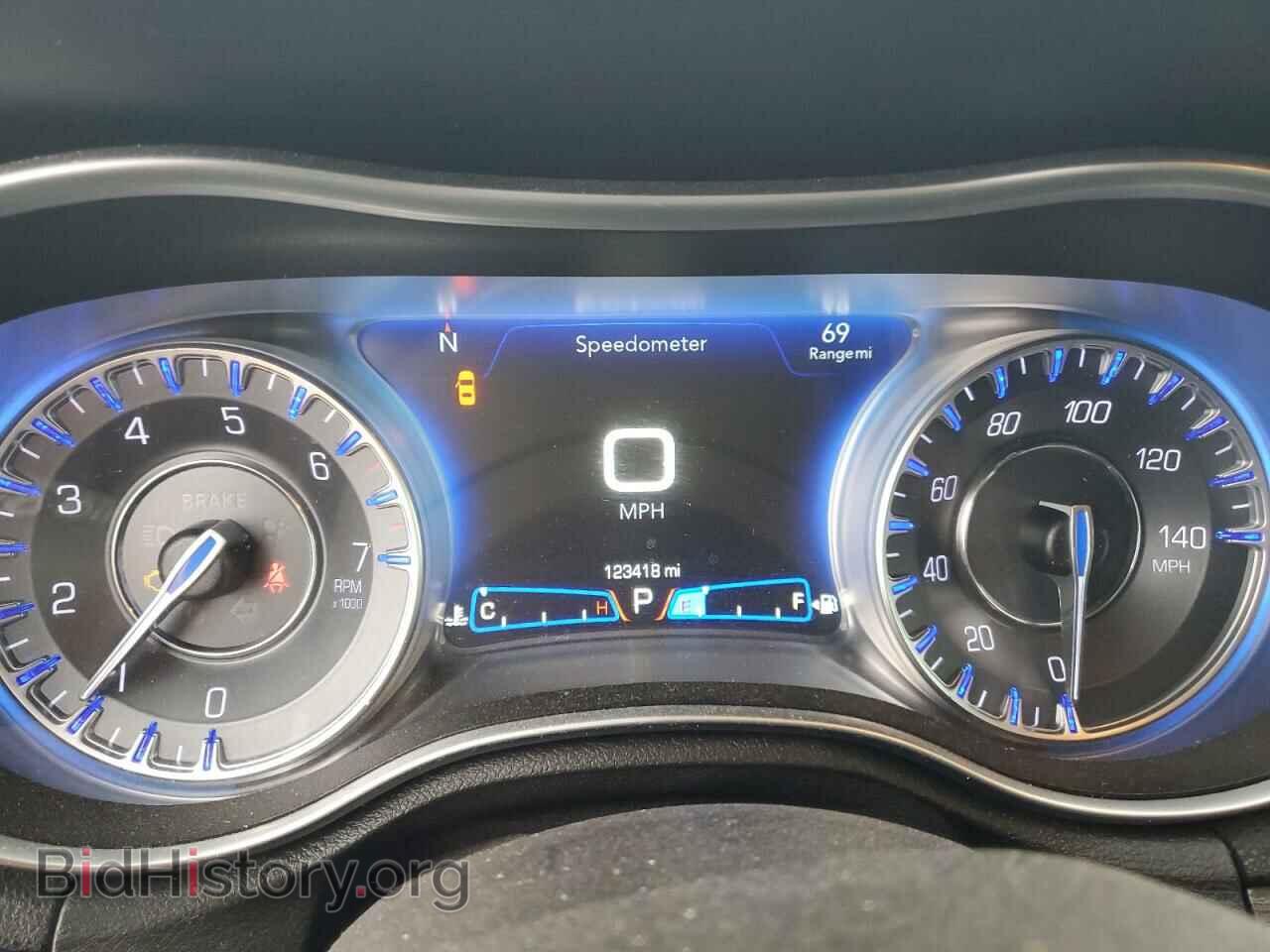 2019 CHRYSLER 300 - VIN: 2C3CCAAG9KH569602 - Фото 9
