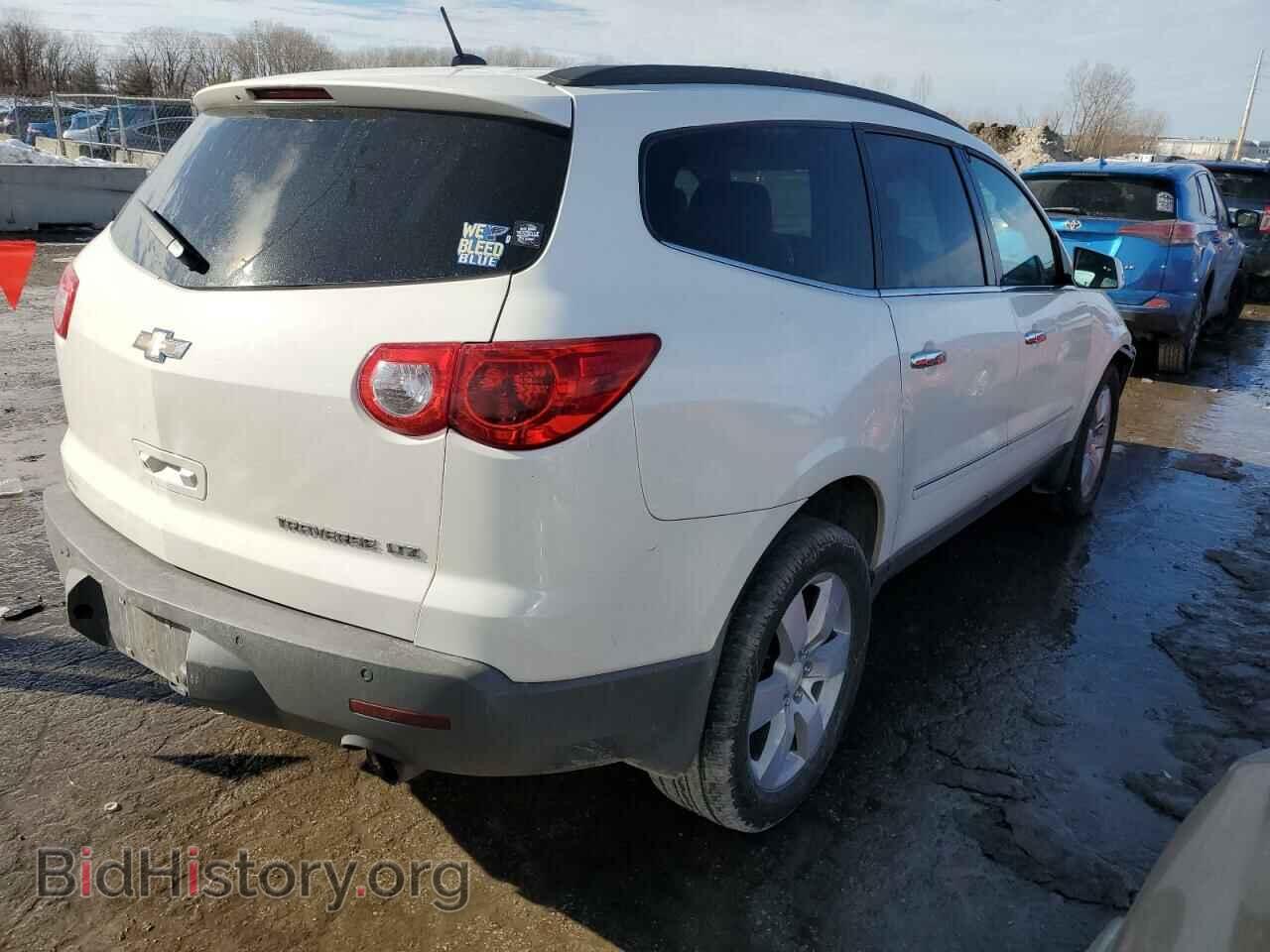 2011 CHEVROLET TRAVERSE - VIN: 1GNKVLED0BJ406436 - Фото 3