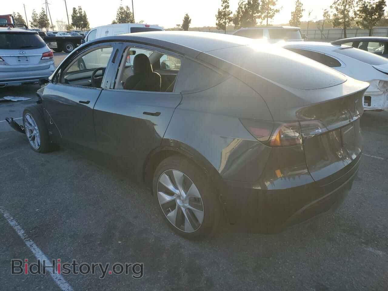 2024 TESLA MODEL Y - VIN: 7SAYGDEE1RF002710 - Фото 2