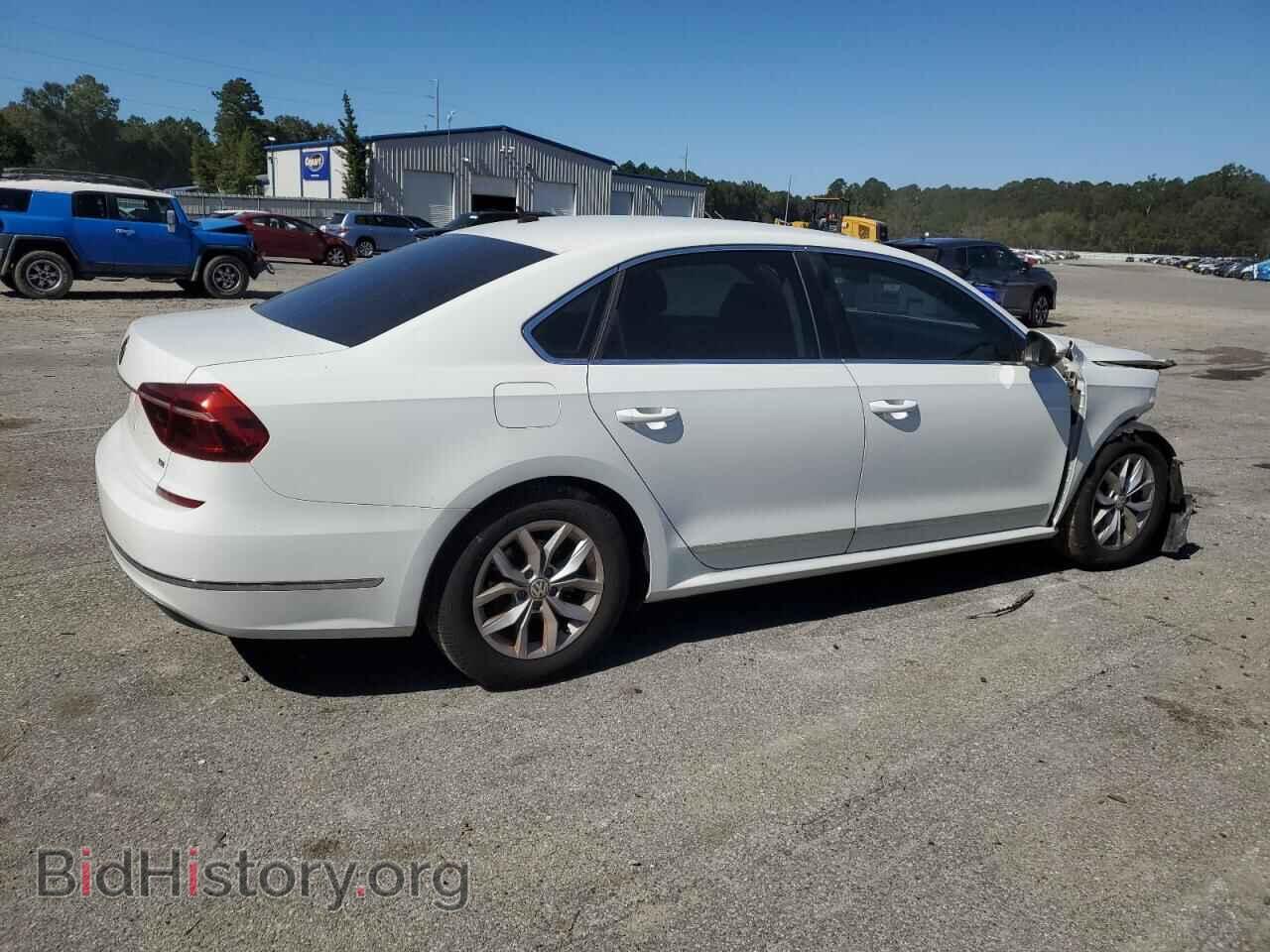 2017 VOLKSWAGEN PASSAT - VIN: 1VWAT7A37HC031489 - Фото 3
