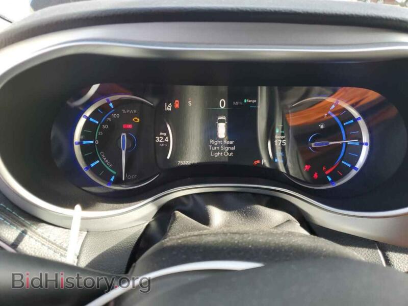 2017 Chrysler PACIFICA (VIN 2C4RC1N72HR709234) — photo 9 of 16