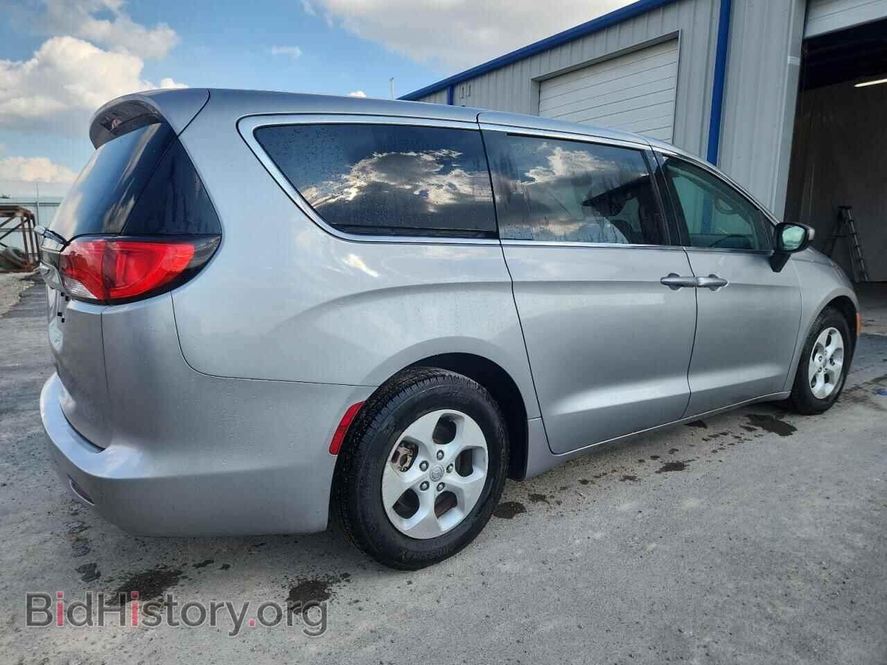 2017 CHRYSLER PACIFICA - VIN: 2C4RC1CGXHR571767 - Фото 3