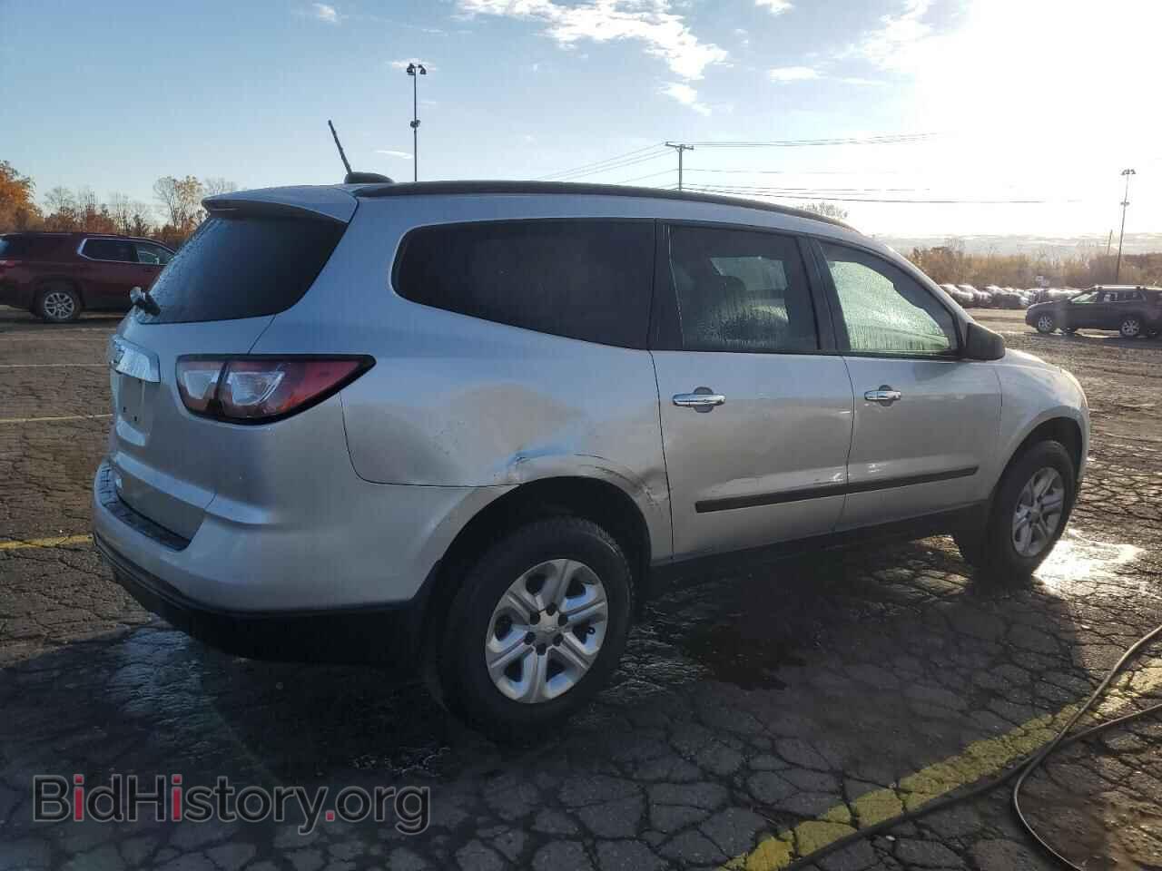2017 CHEVROLET TRAVERSE - VIN: 1GNKRFKD3HJ253232 - Фото 3