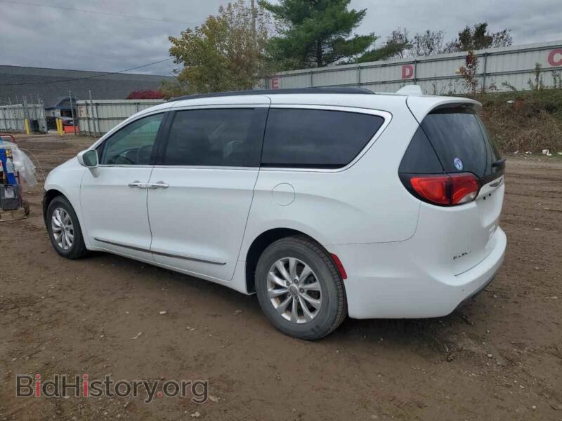 2017 Chrysler PACIFICA (VIN 2C4RC1BGXHR837516) — photo 2 of 14