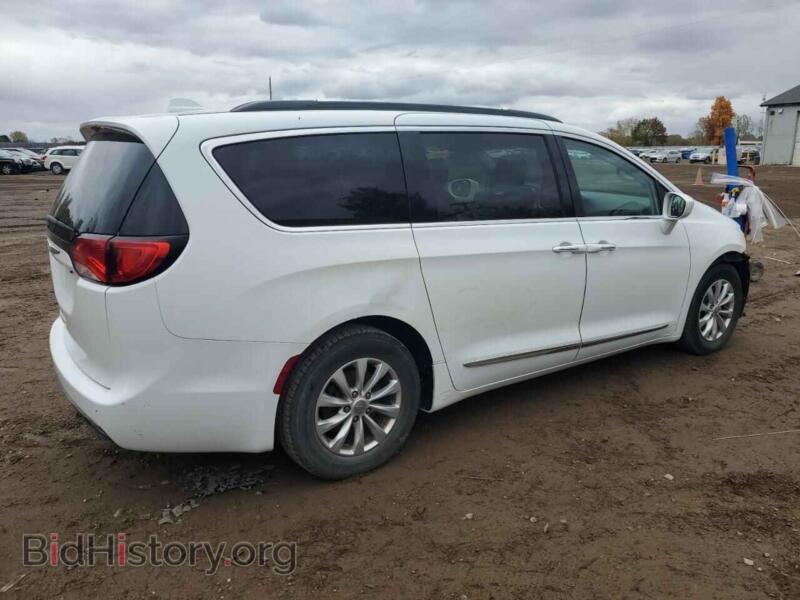2017 Chrysler PACIFICA (VIN 2C4RC1BGXHR837516) — photo 3 of 14