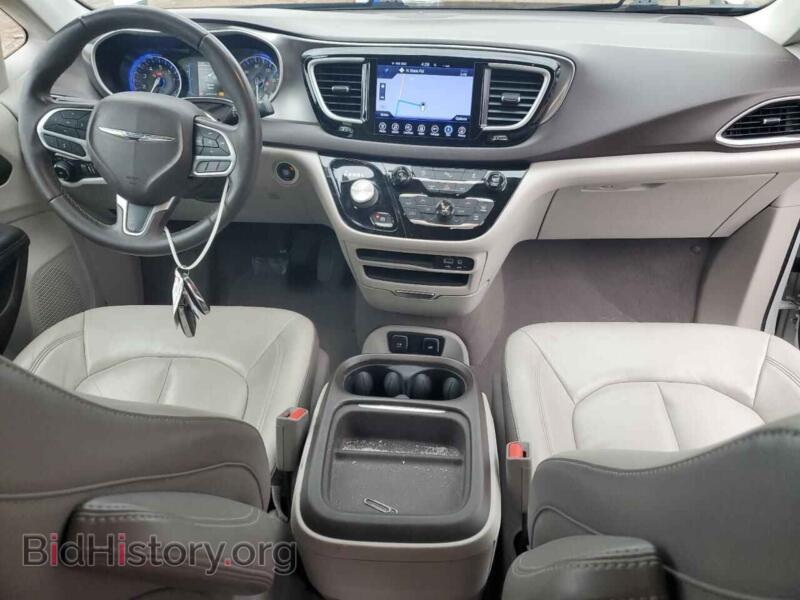 2017 Chrysler PACIFICA (VIN 2C4RC1BGXHR837516) — photo 8 of 14