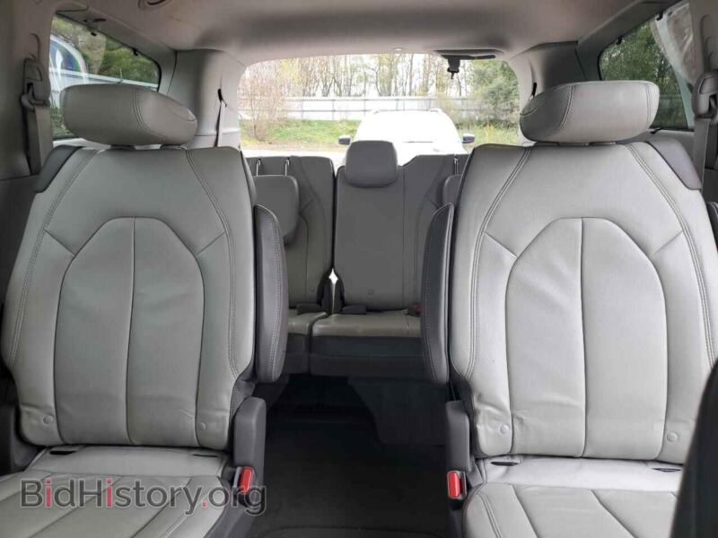 2017 Chrysler PACIFICA (VIN 2C4RC1BGXHR837516) — photo 10 of 14