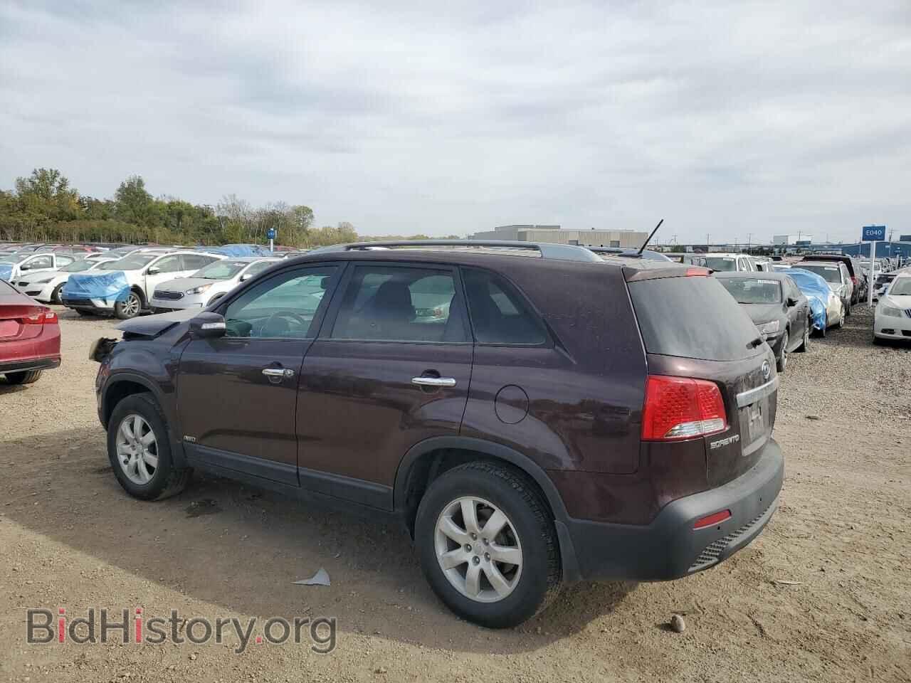 2011 KIA SORENTO - VIN: 5XYKTDA16BG078813 - Фото 2