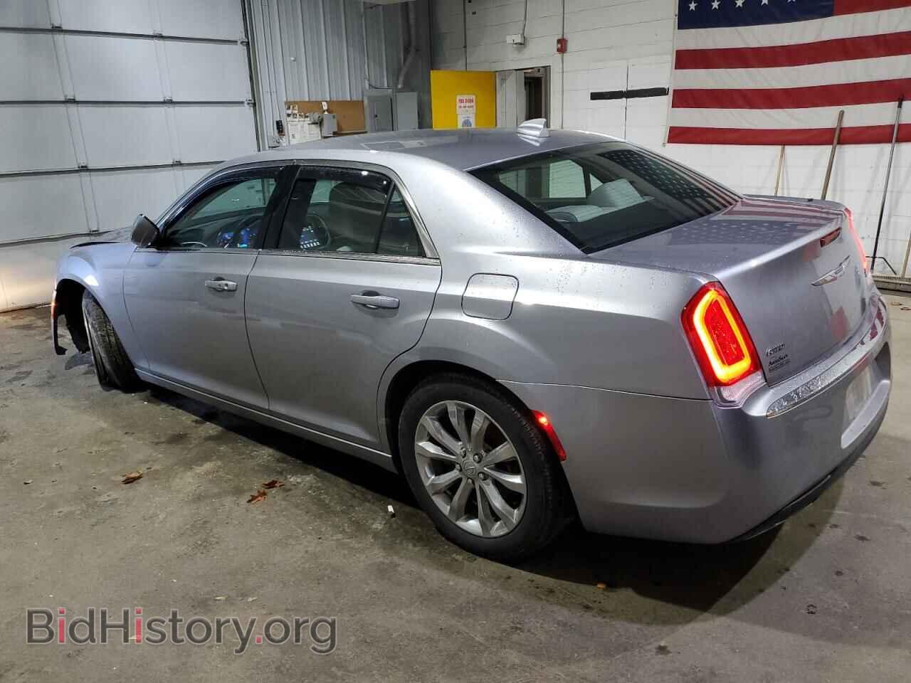 2017 CHRYSLER 300 - VIN: 2C3CCARG1HH571468 - Фото 2