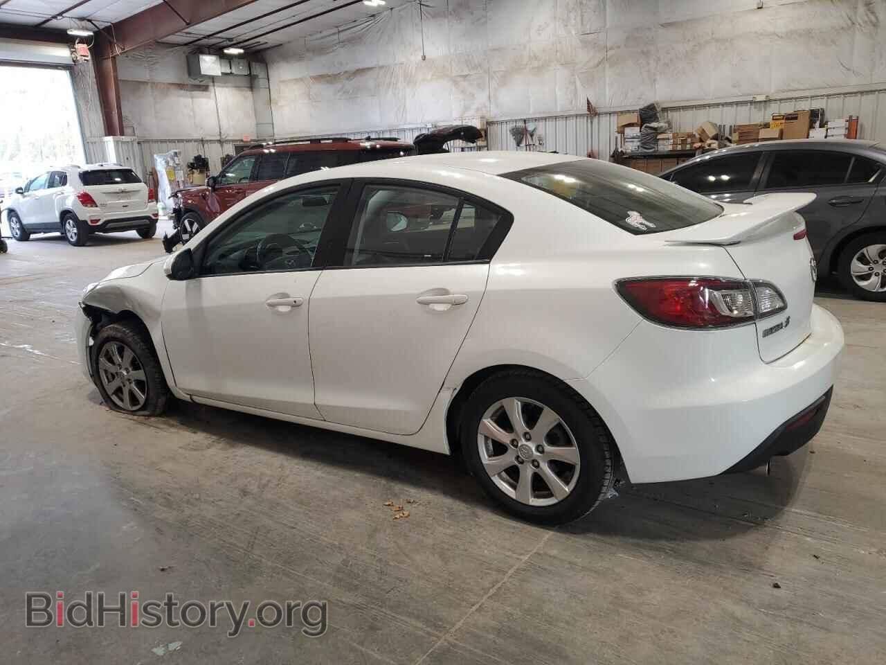 2011 MAZDA 3 - VIN: JM1BL1VF1B1388338 - Фото 2