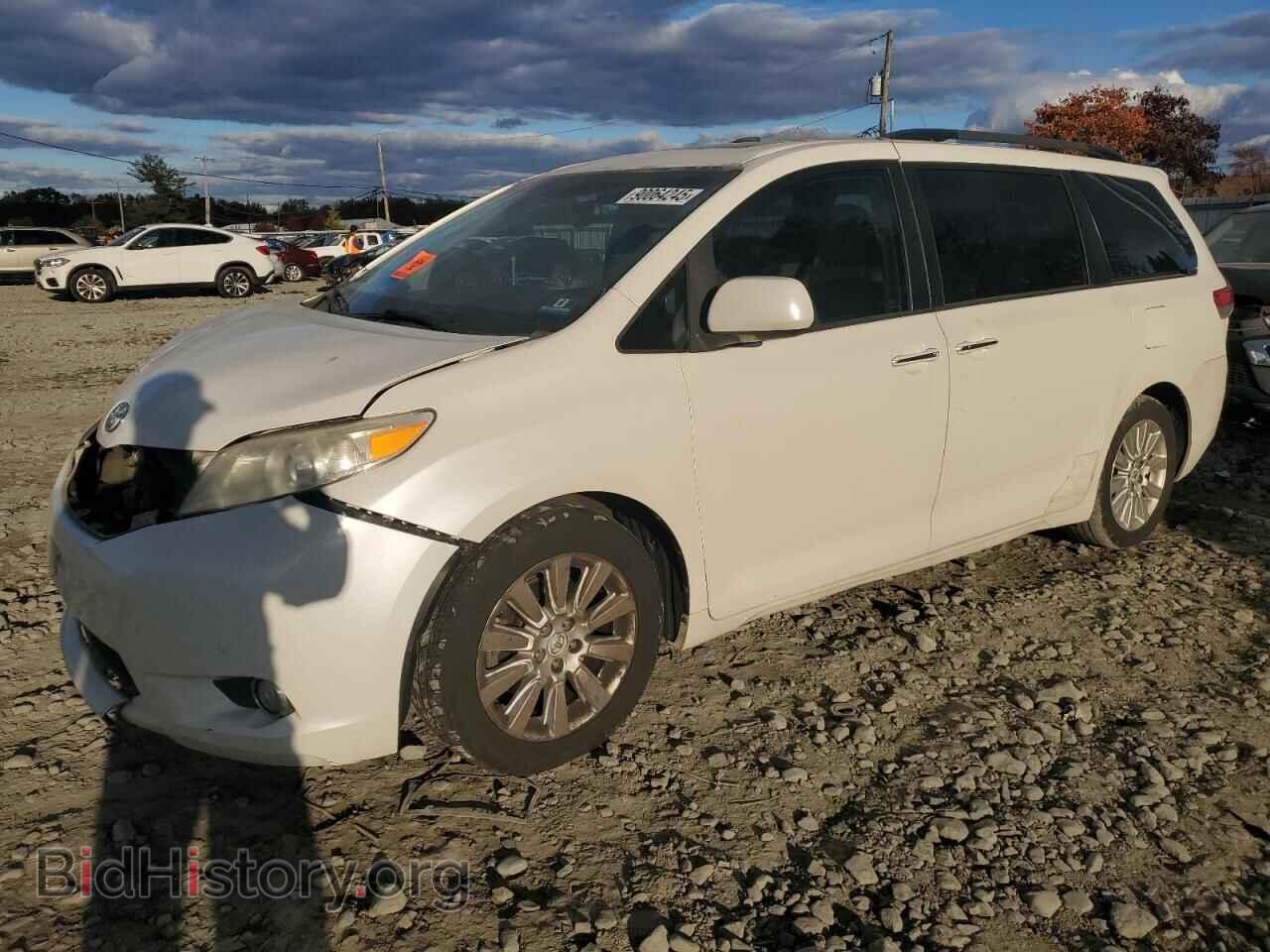 Photo 5TDYK3DC4BS104140 - TOYOTA All Models 2011